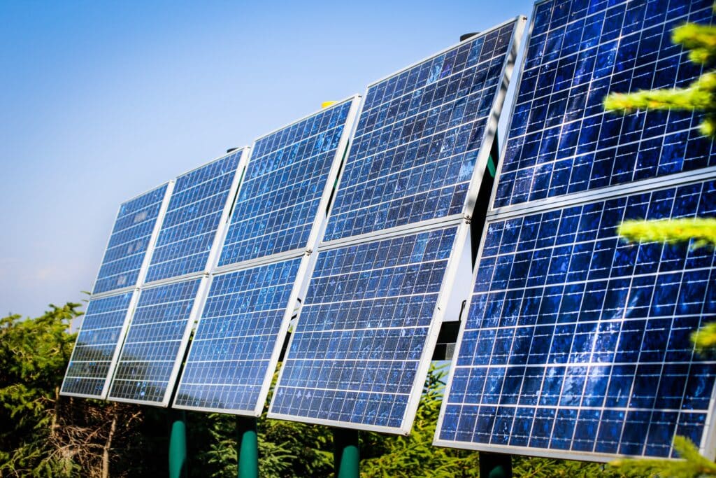 Los microinversores maximizan la producción de los paneles solares